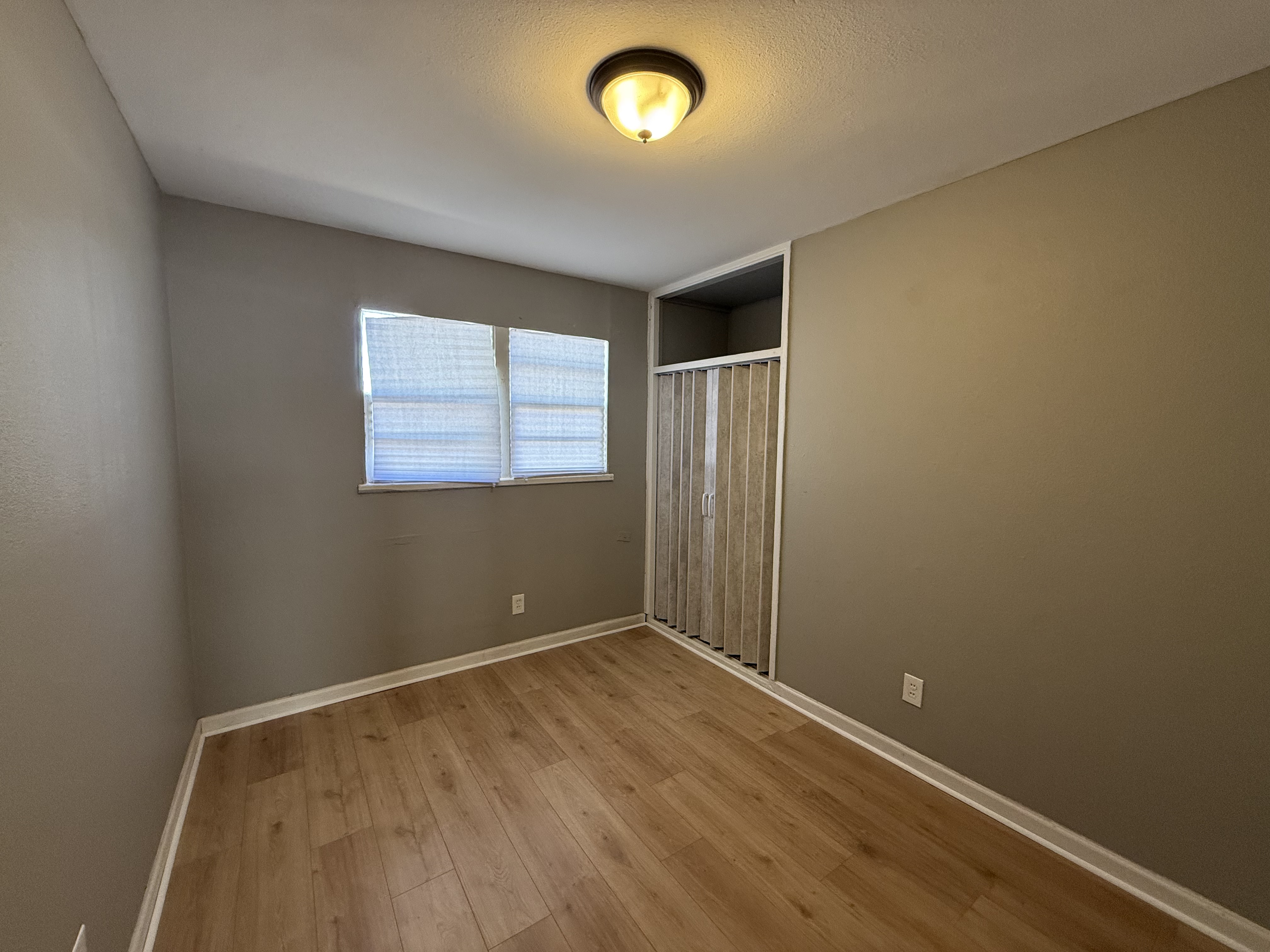 3003 Walnut photo 1