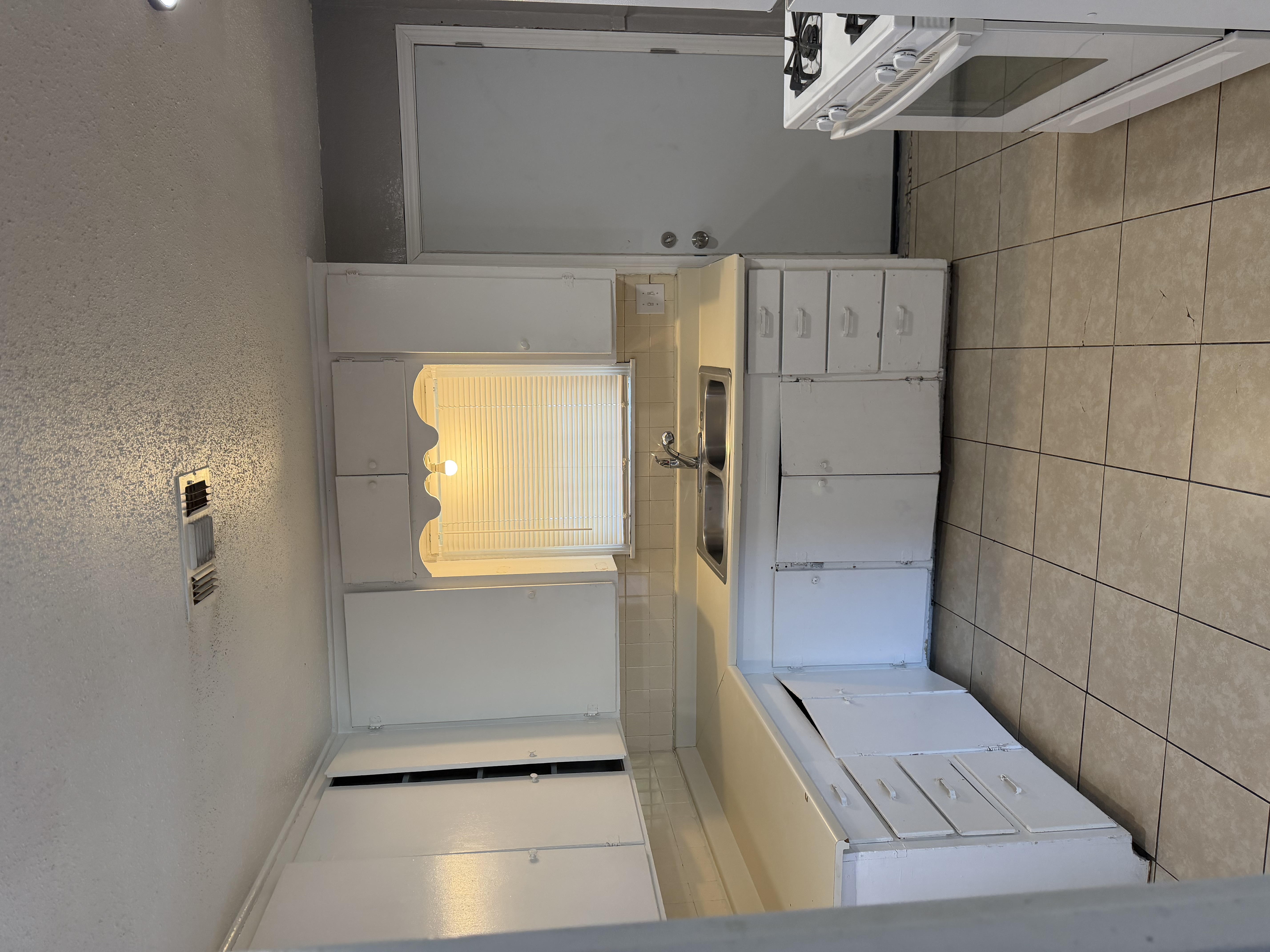 3811 S Tyler photo 3