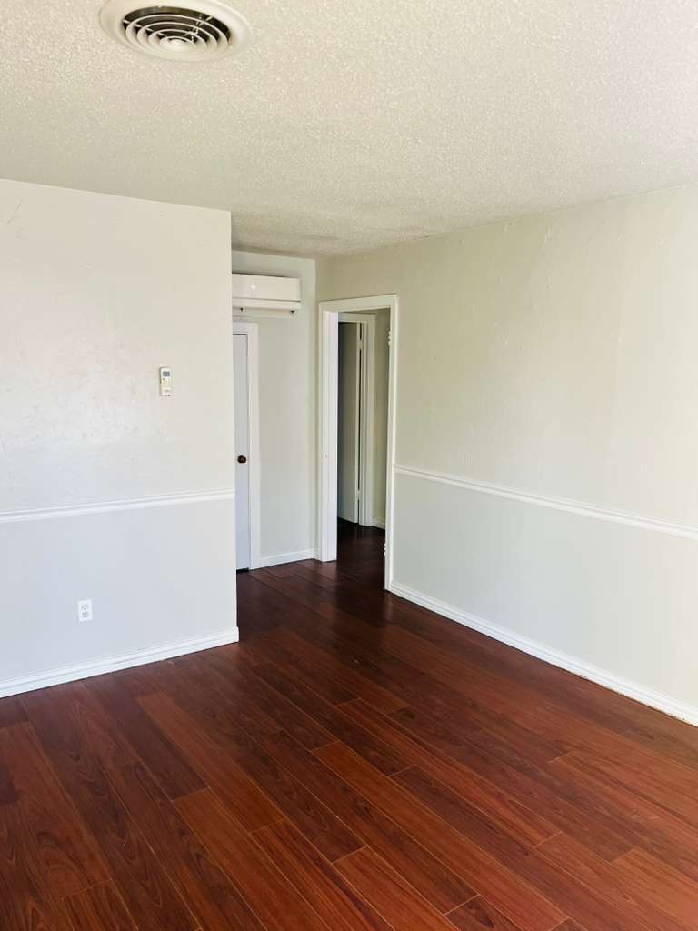 4011 S. Monroe photo 2