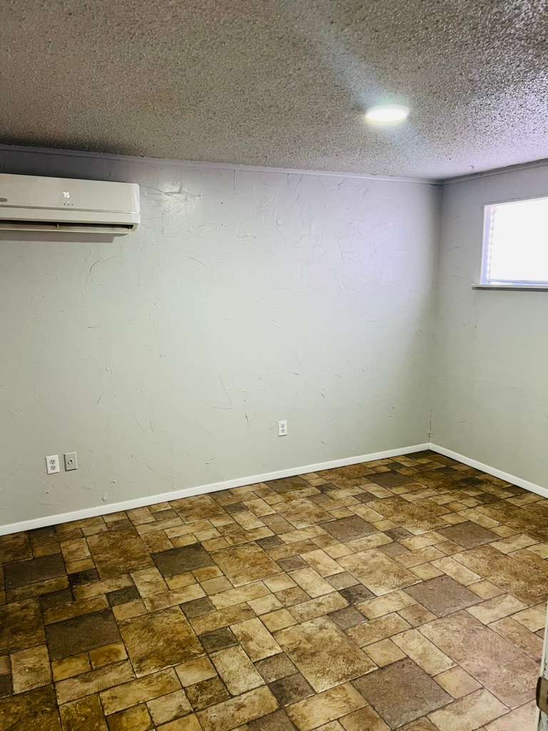 4011 S. Monroe photo 5