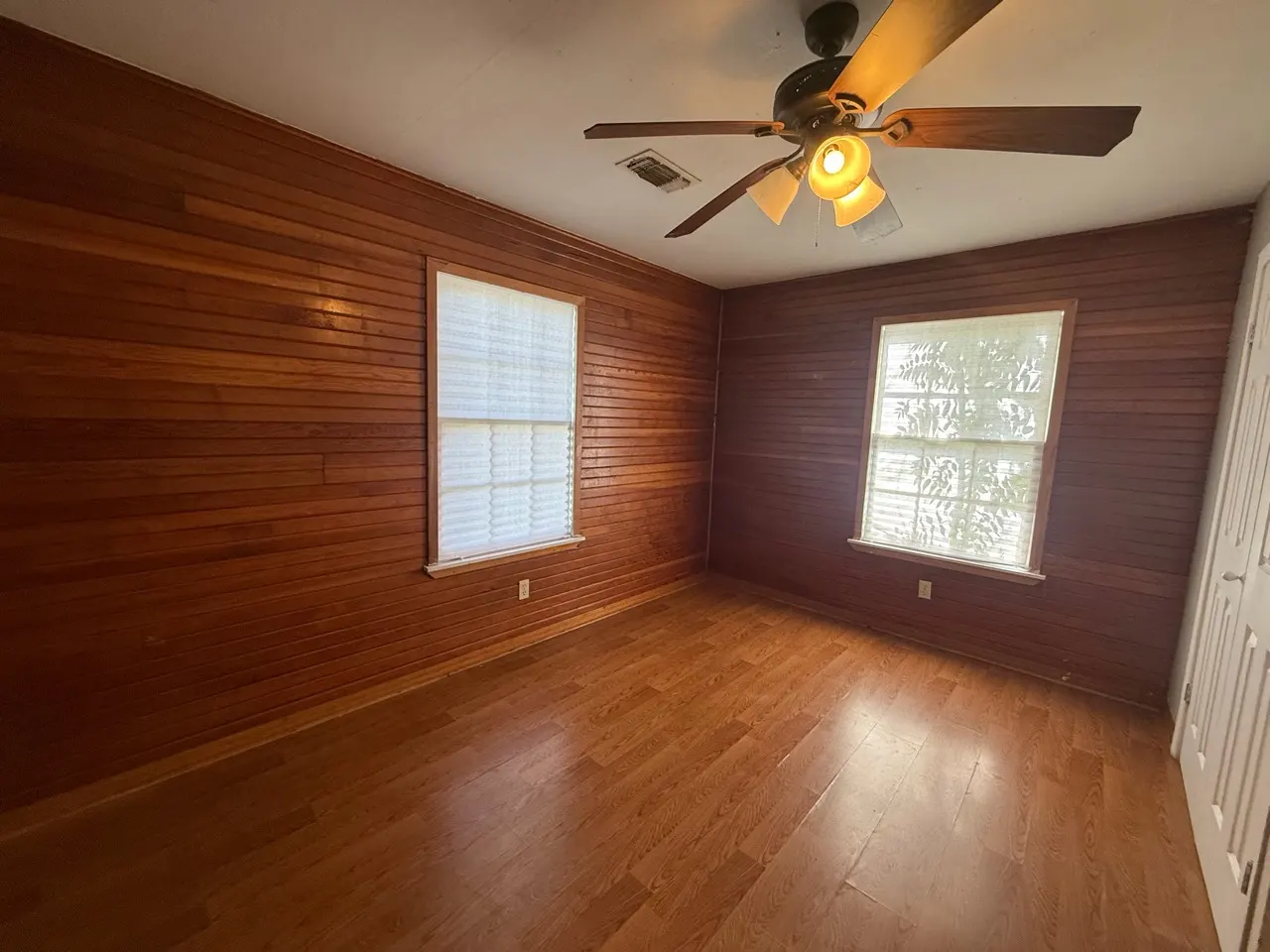 4213 Hughes photo 6