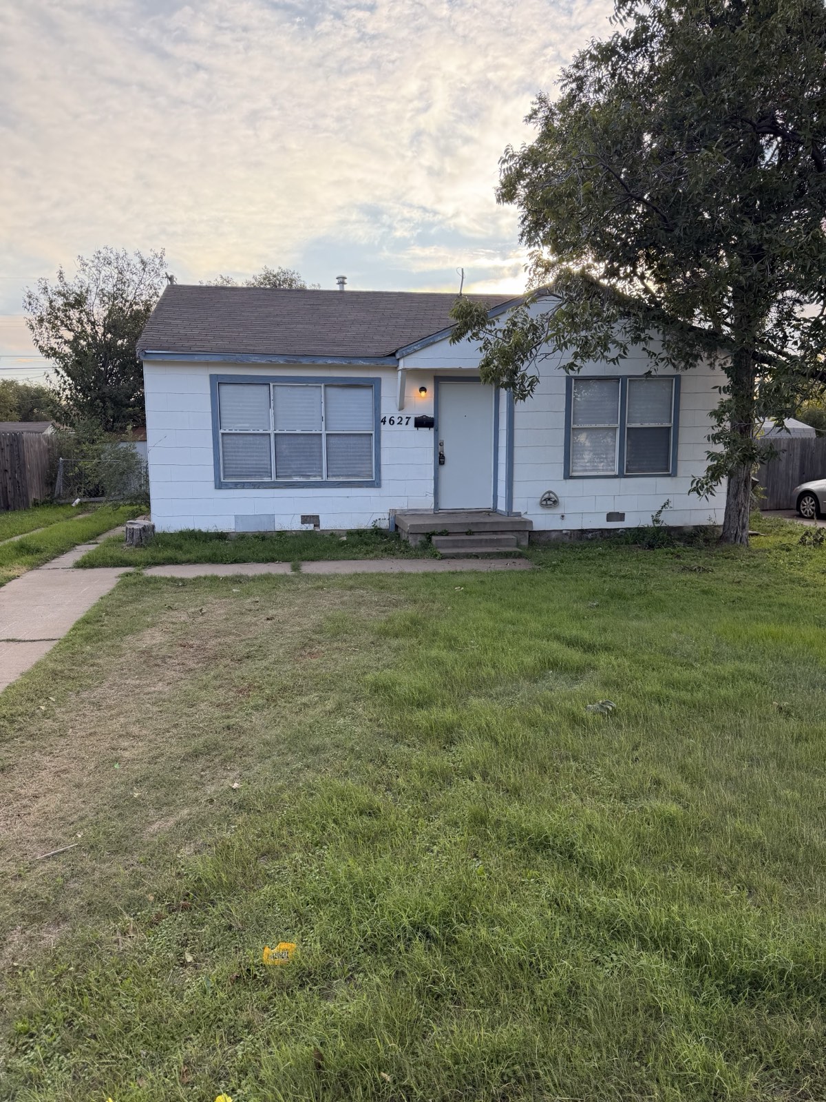4627 Lipscomb photo 1