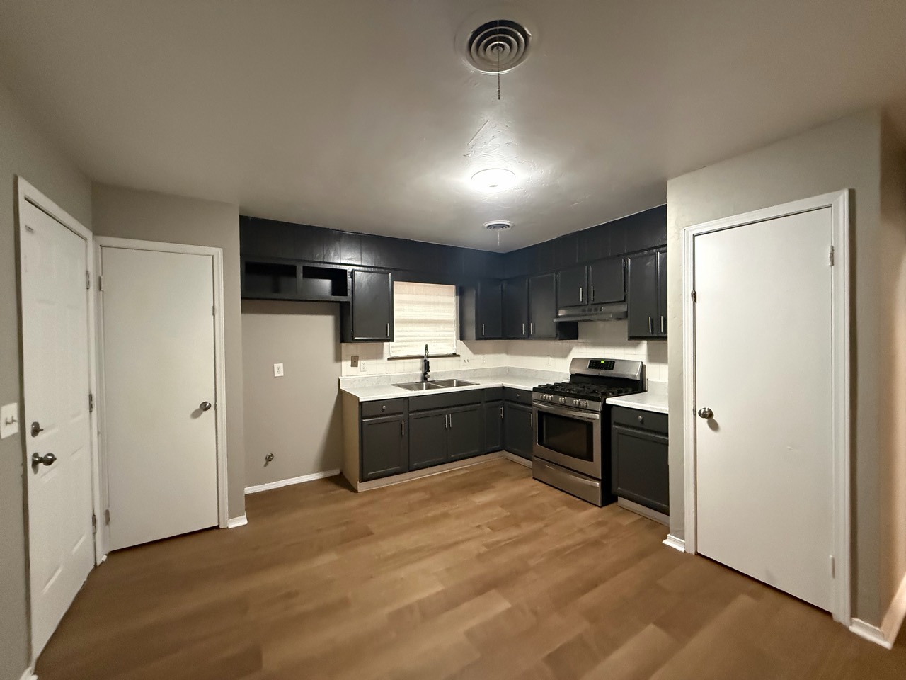 5206 Leland photo 2