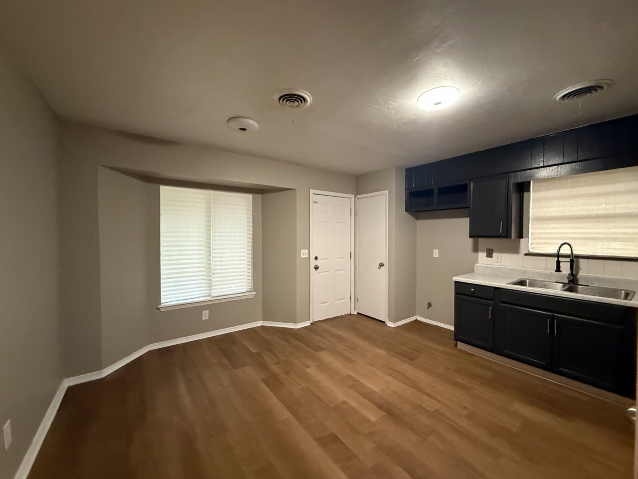 5206 Leland photo 3