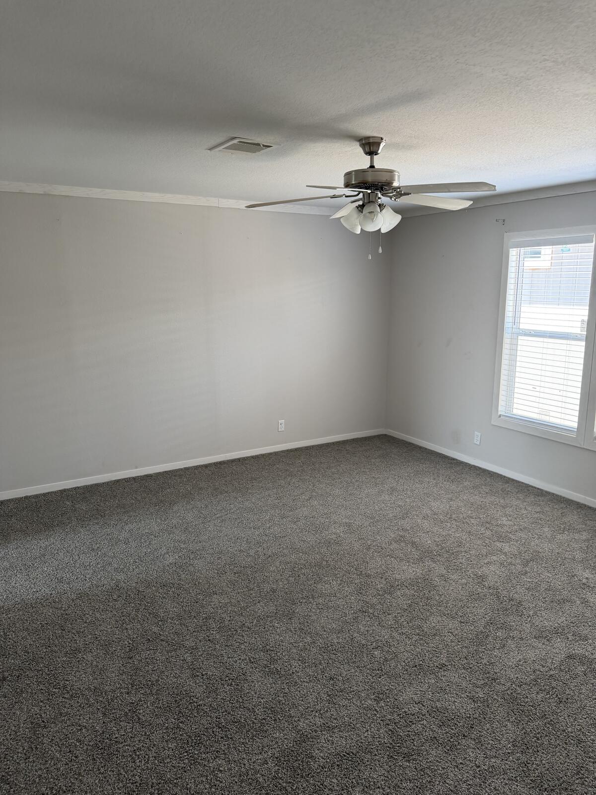 2021 Champion 32×62 — Bathroom