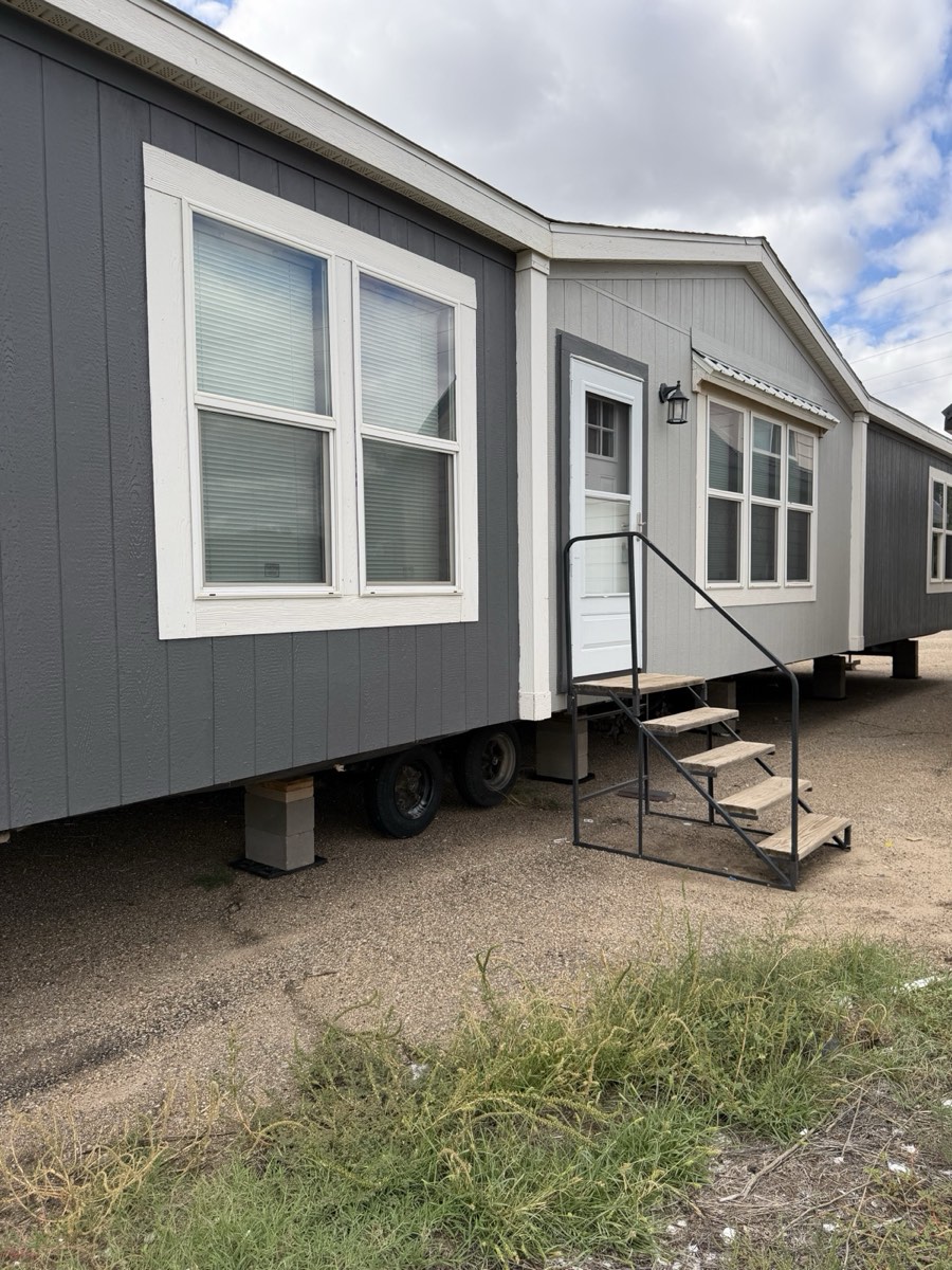 2021 Jessup Jefferson 32x60 exterior