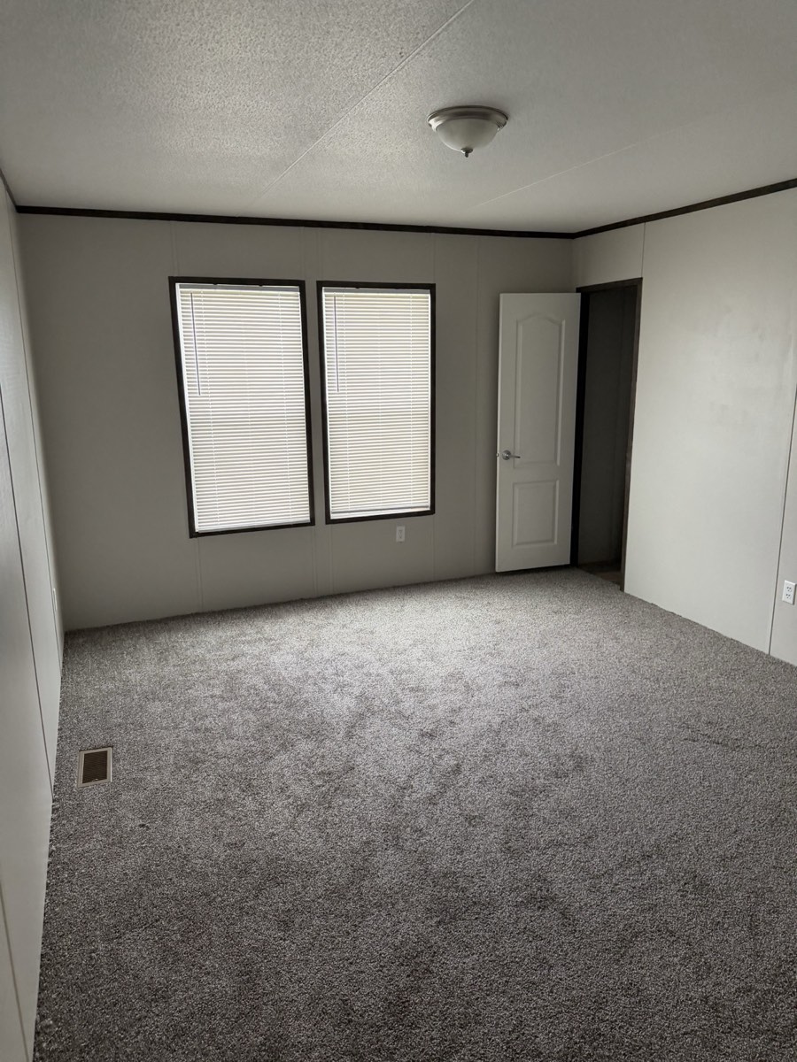 2021 Jessup Jefferson 32x60 interior