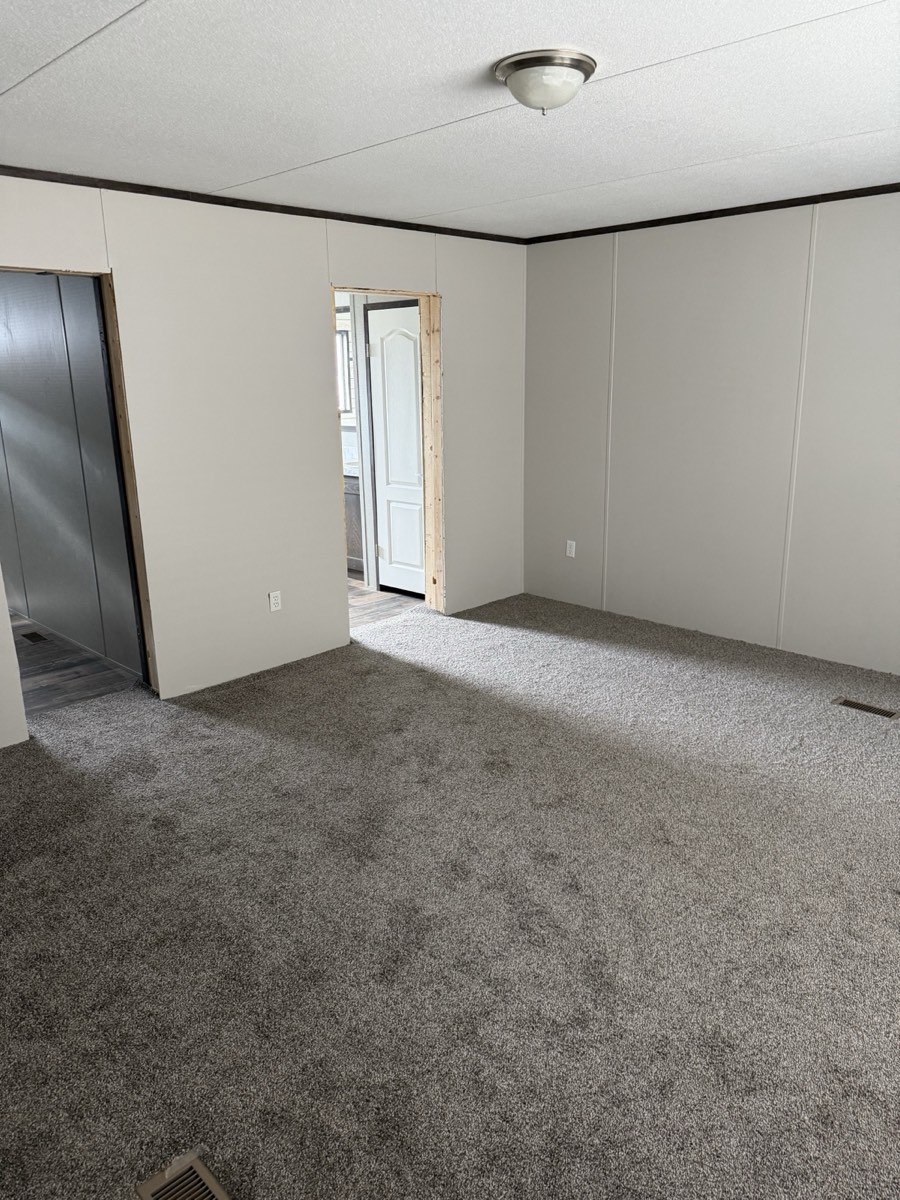 2021 Jessup Jefferson 32x60 interior