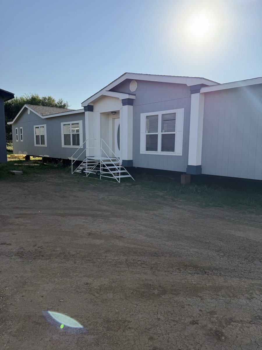 2023 Deming Solitaire 32×82 pre-owned manufactured home exterior