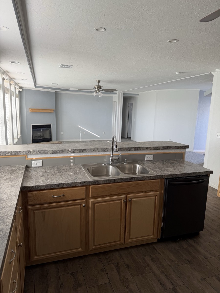 2023 Deming Solitaire 32×82 — Kitchen peninsula, double sink and dishwasher