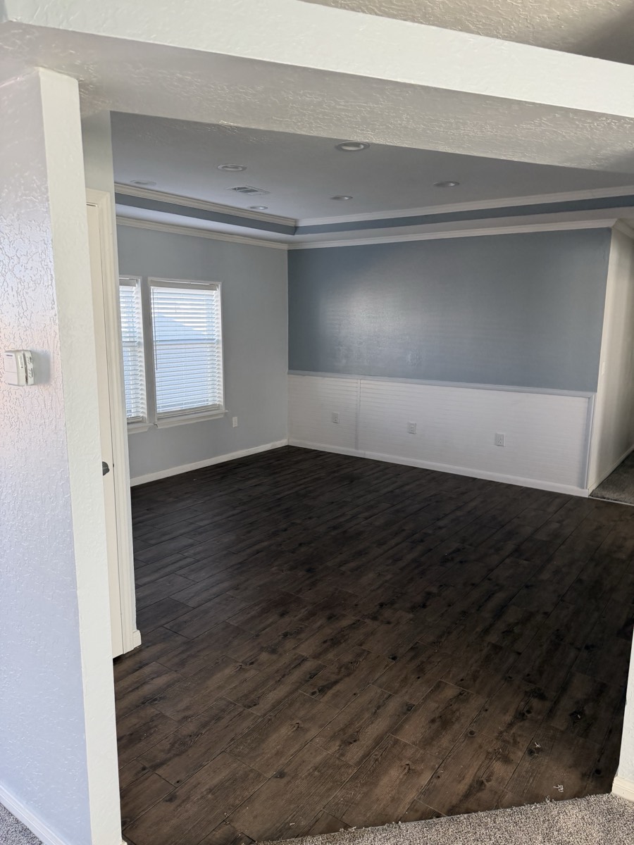 2023 Deming Solitaire 32×82 — Dining area