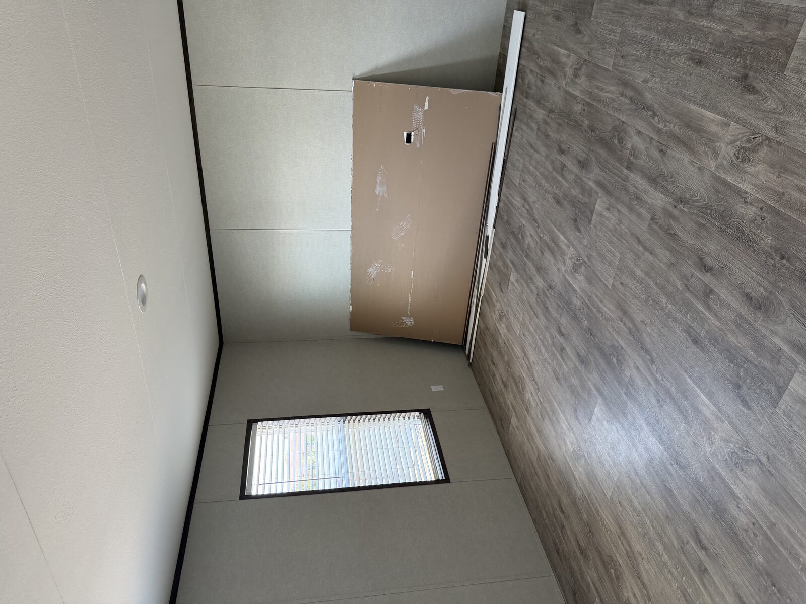 2024 Jessup Rosewood 28×64 — Living room