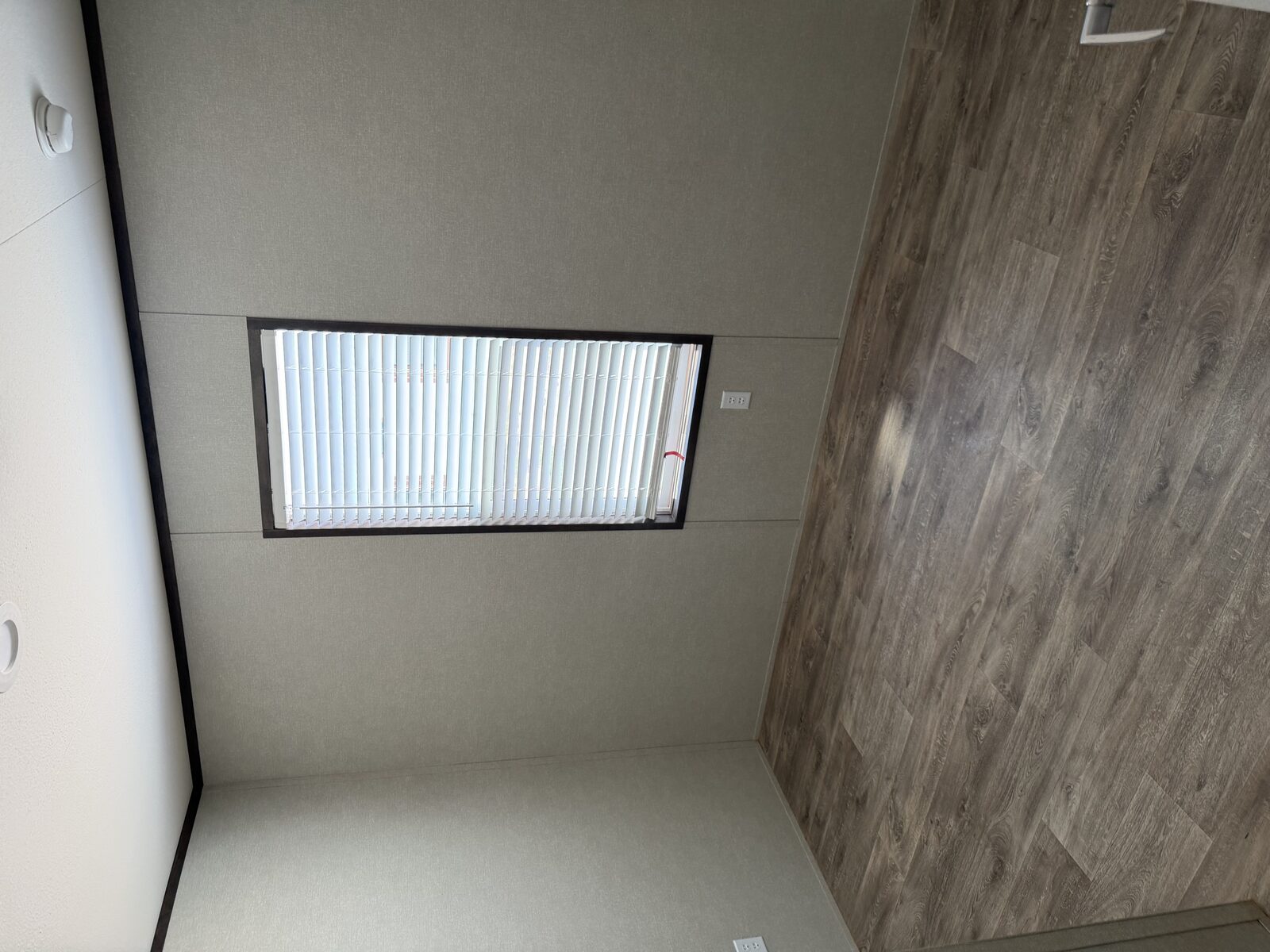 2024 Jessup Rosewood 28×64 — Kitchen