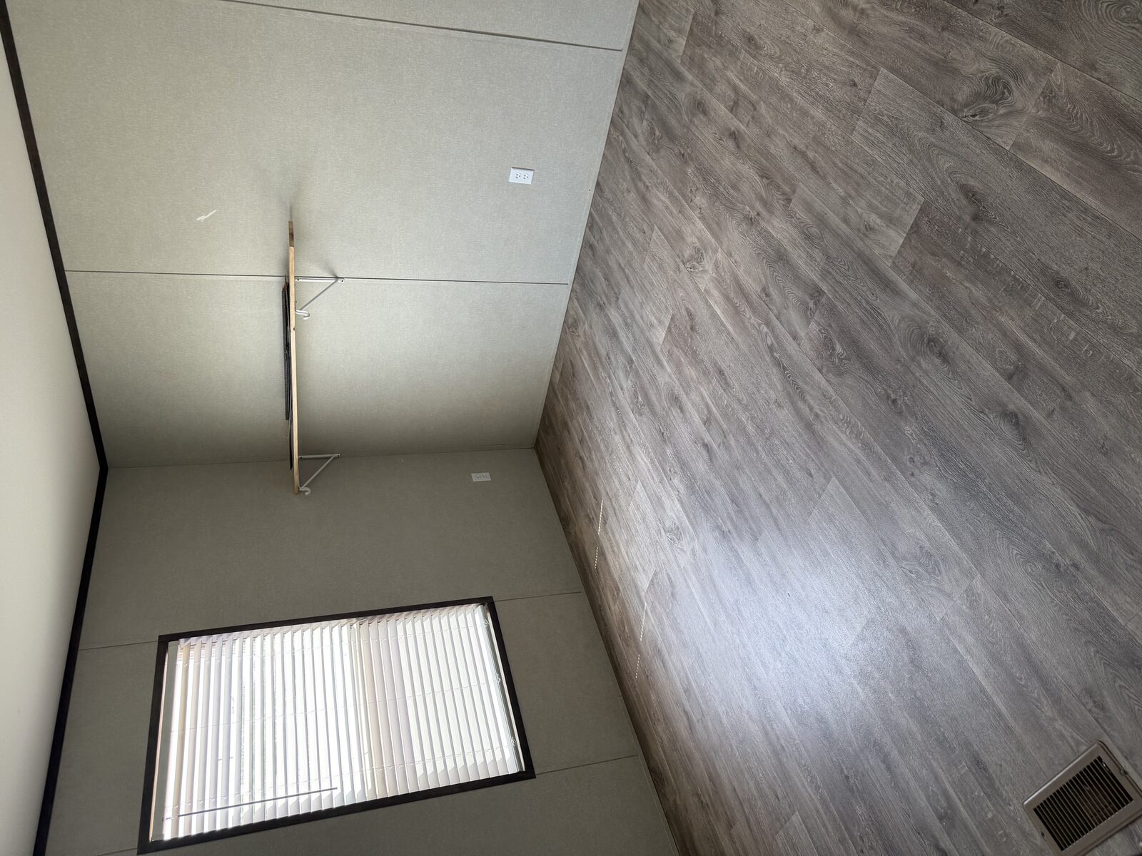2024 Jessup Rosewood 28×64 — Interior detail