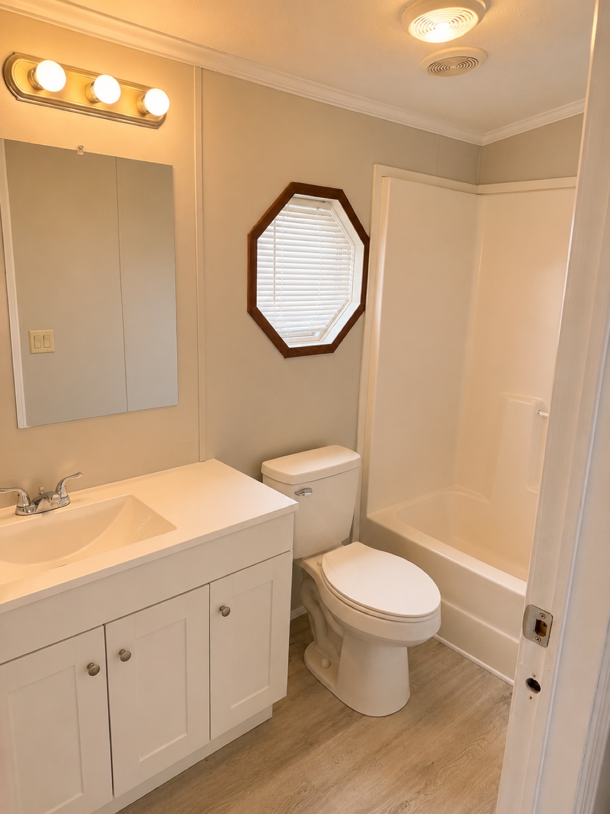 Guest bath with tub and shower